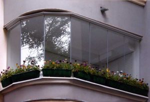 balkonu-stiklinimas-namui